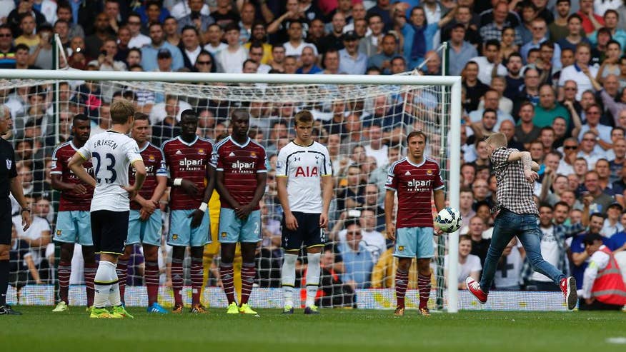 APTOPIX Britain Soccer Premier League-1.jpg